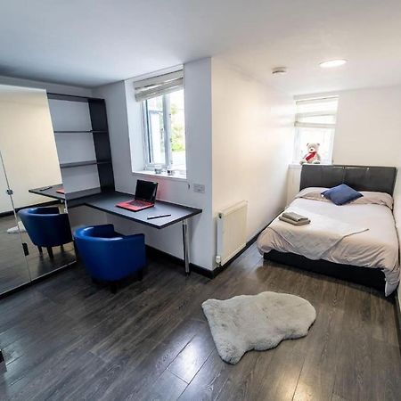 Studio Close To Selly Oak Train Station Birmingham Buitenkant foto